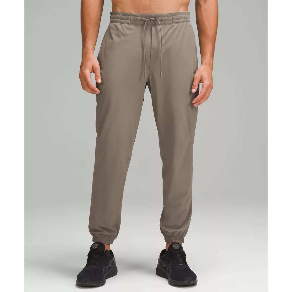 Lululemon License to Train Cargo Jogger Size M Brown Taupe color